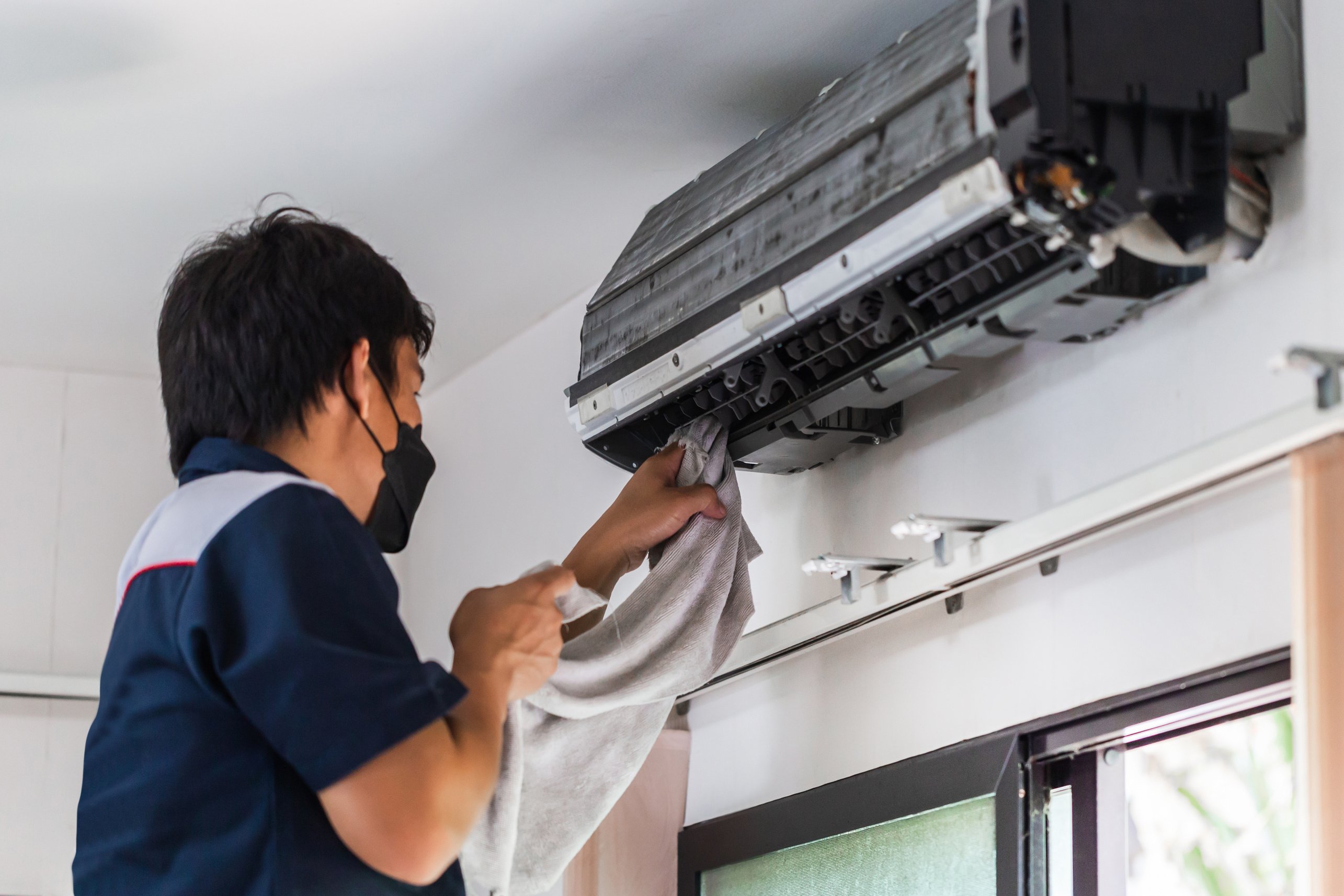 Air Conditioning Repair, Repairman fixing air conditioning s